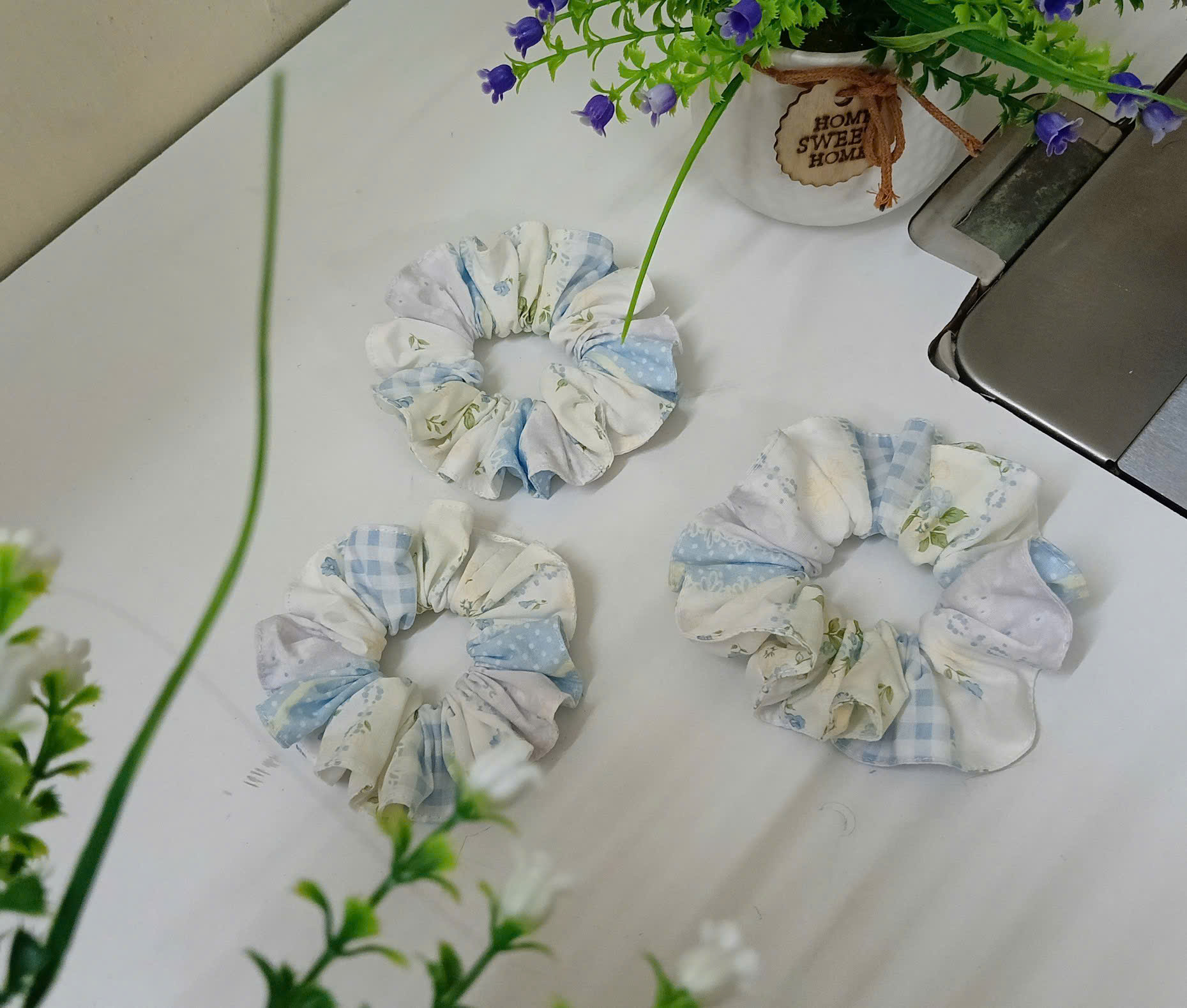 Sắc Xanh Dương Bình Yên Scrunchies